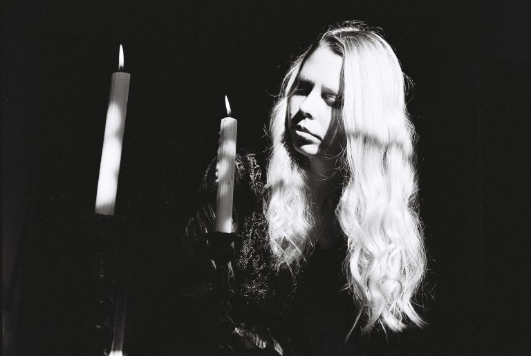 Emmaleen and her strings bare their gothic blues soul Emmaleen