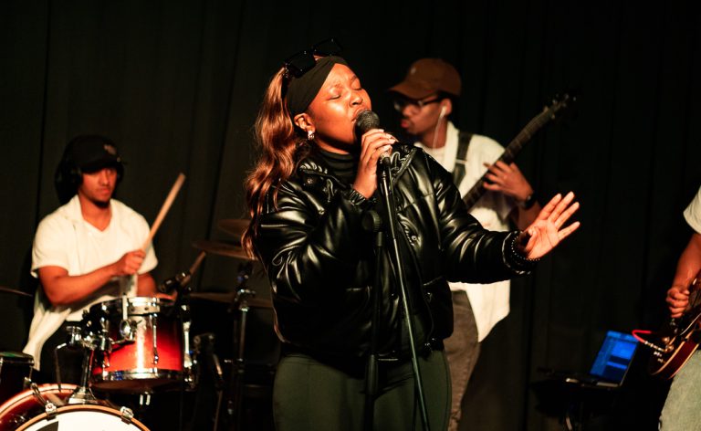 Abeluw: A Rising Star Ready to Soothe Your Soul Abeluw